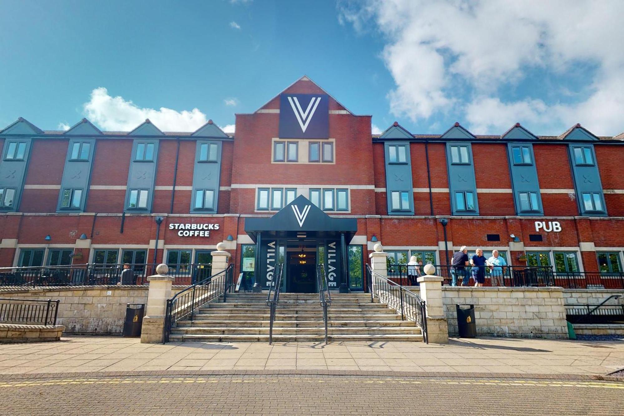 Village Hotel Cardiff Esterno foto