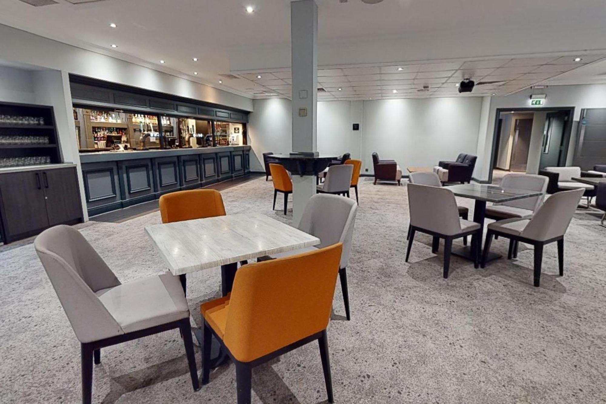 Village Hotel Cardiff Esterno foto