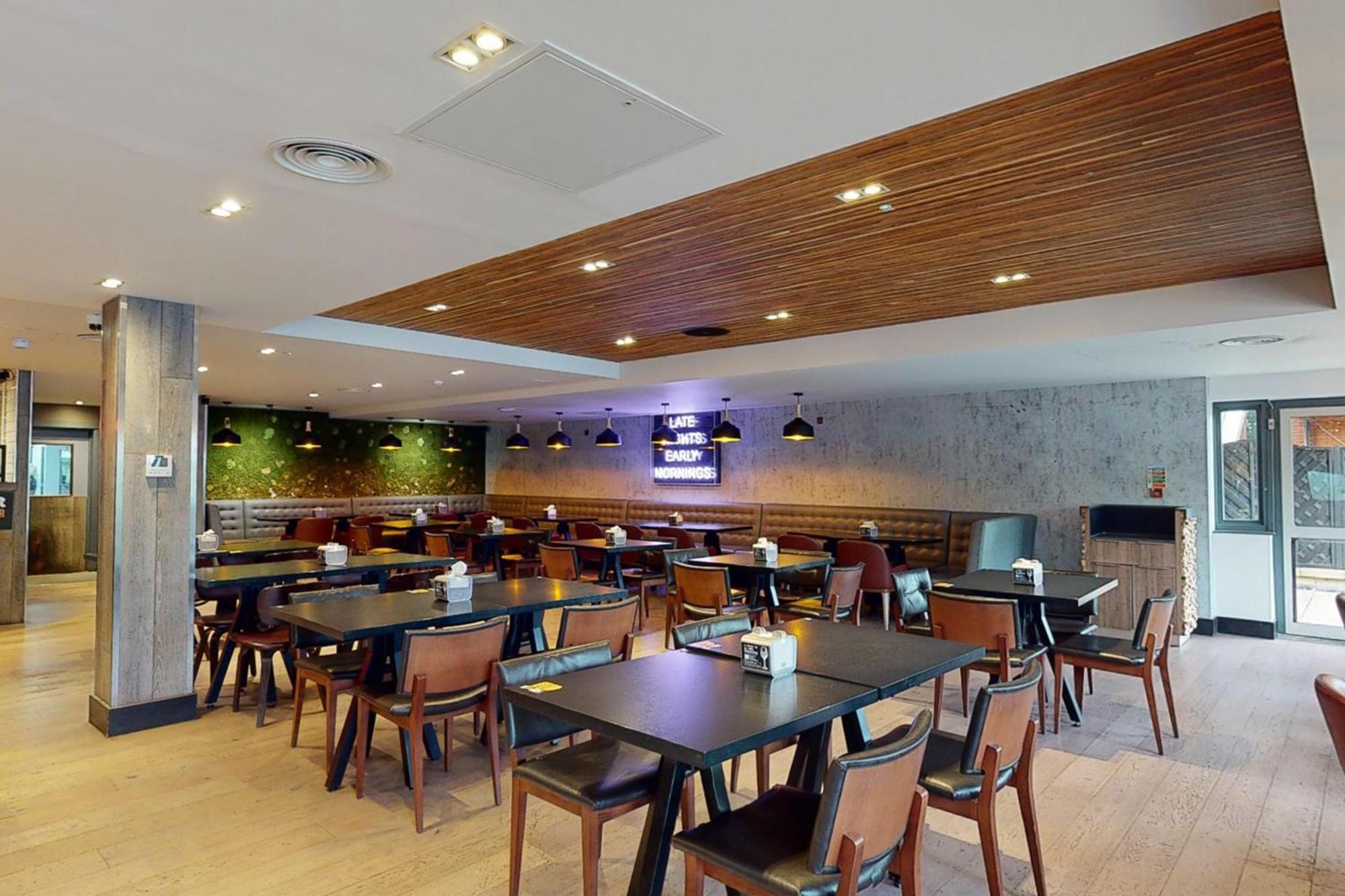 Village Hotel Cardiff Esterno foto