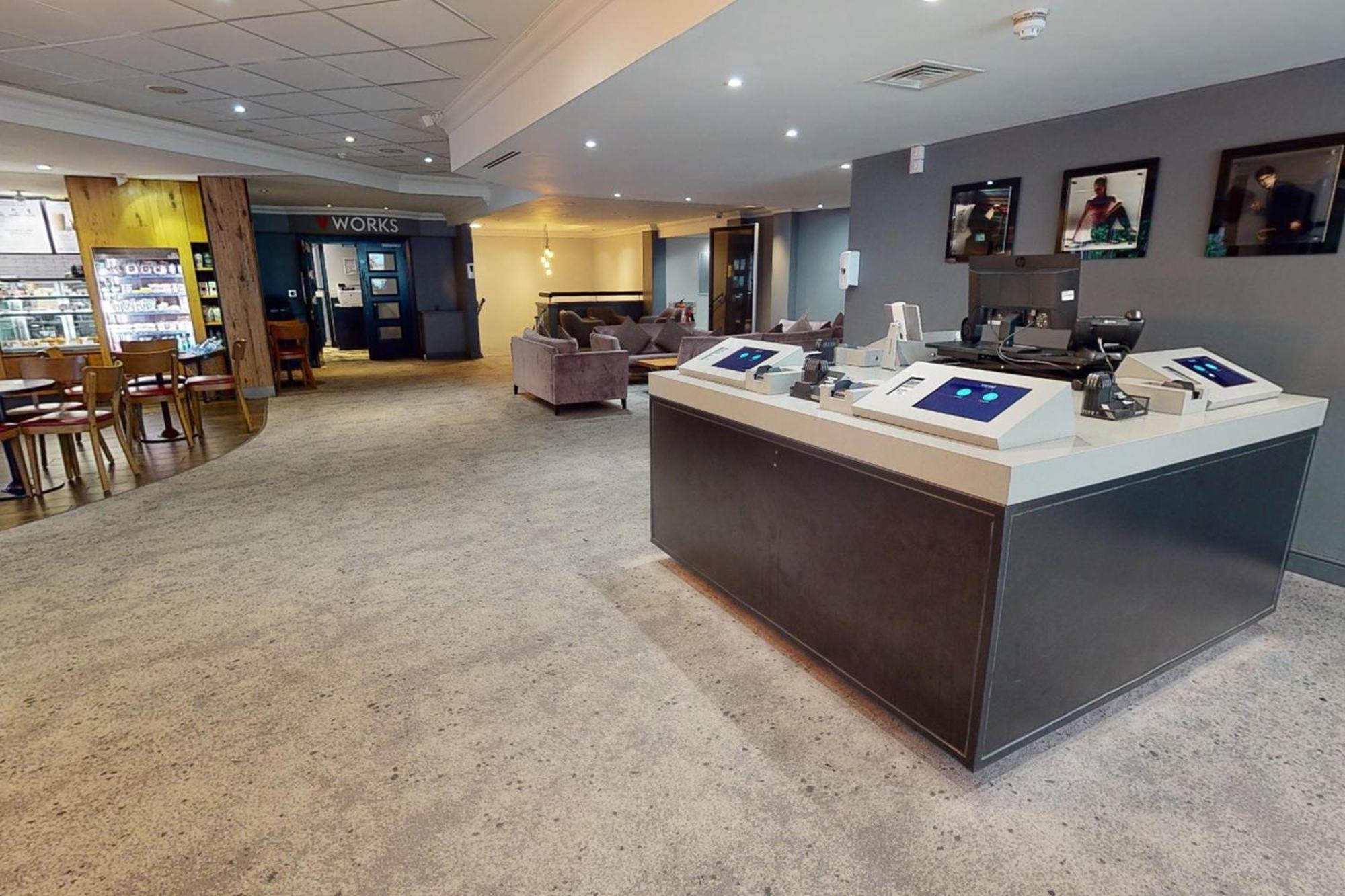 Village Hotel Cardiff Esterno foto