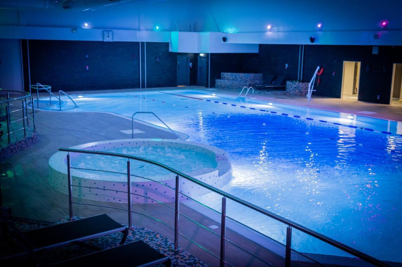 Village Hotel Cardiff Esterno foto