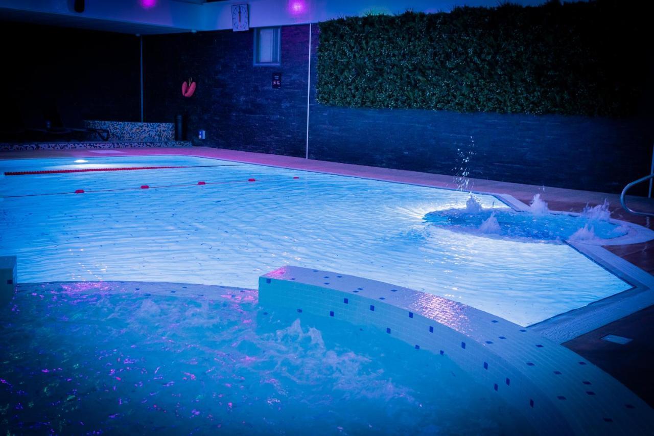 Village Hotel Cardiff Esterno foto